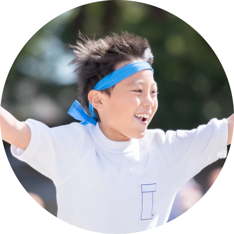 チャレンジに取り組む男の子